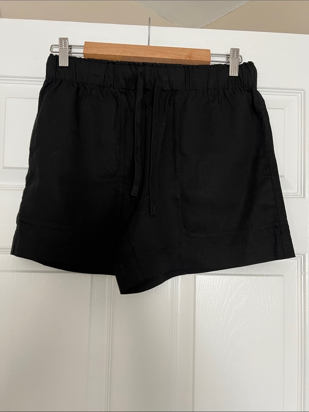 Hilary Radley Black Drawstring Linen-Blend Shorts